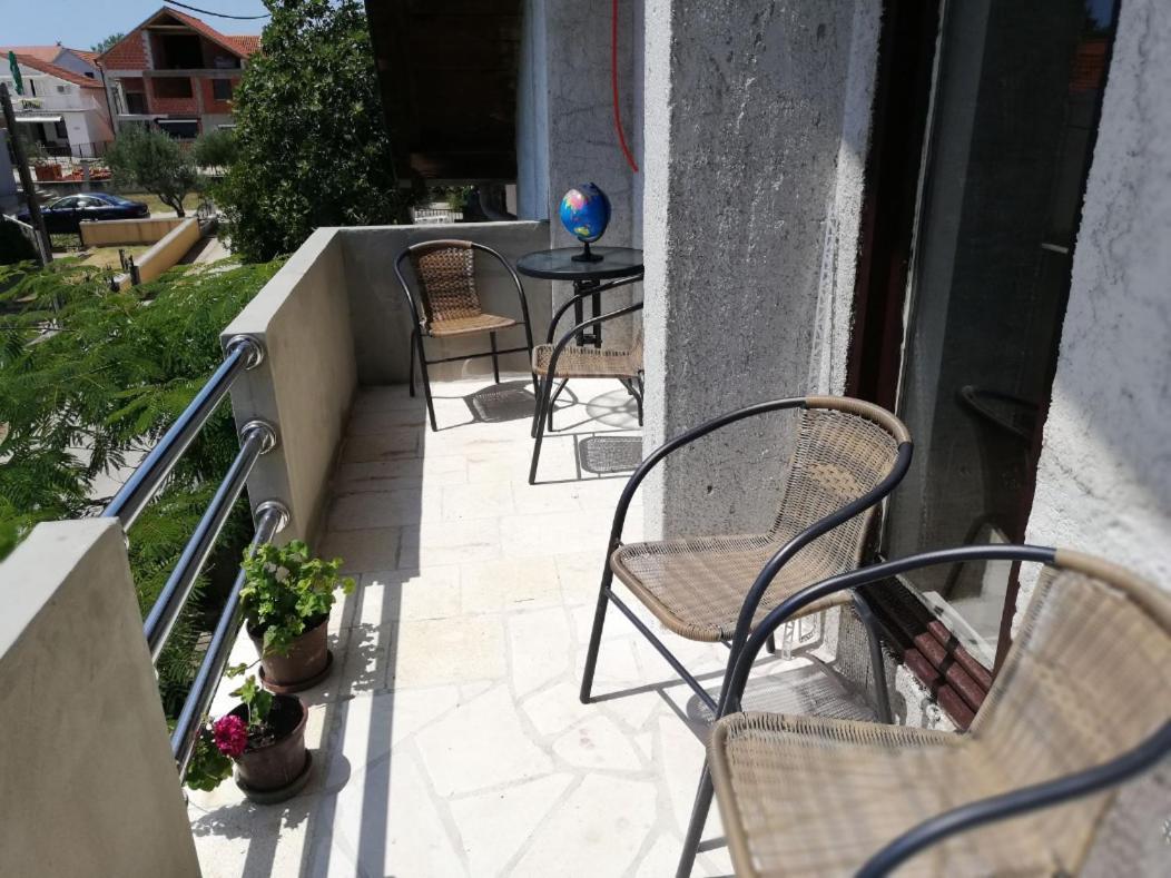 Apartment Zola Gornji Karin Esterno foto
