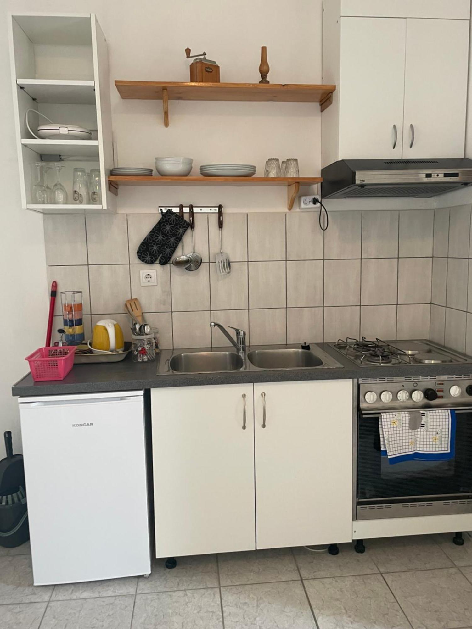 Apartment Zola Gornji Karin Esterno foto